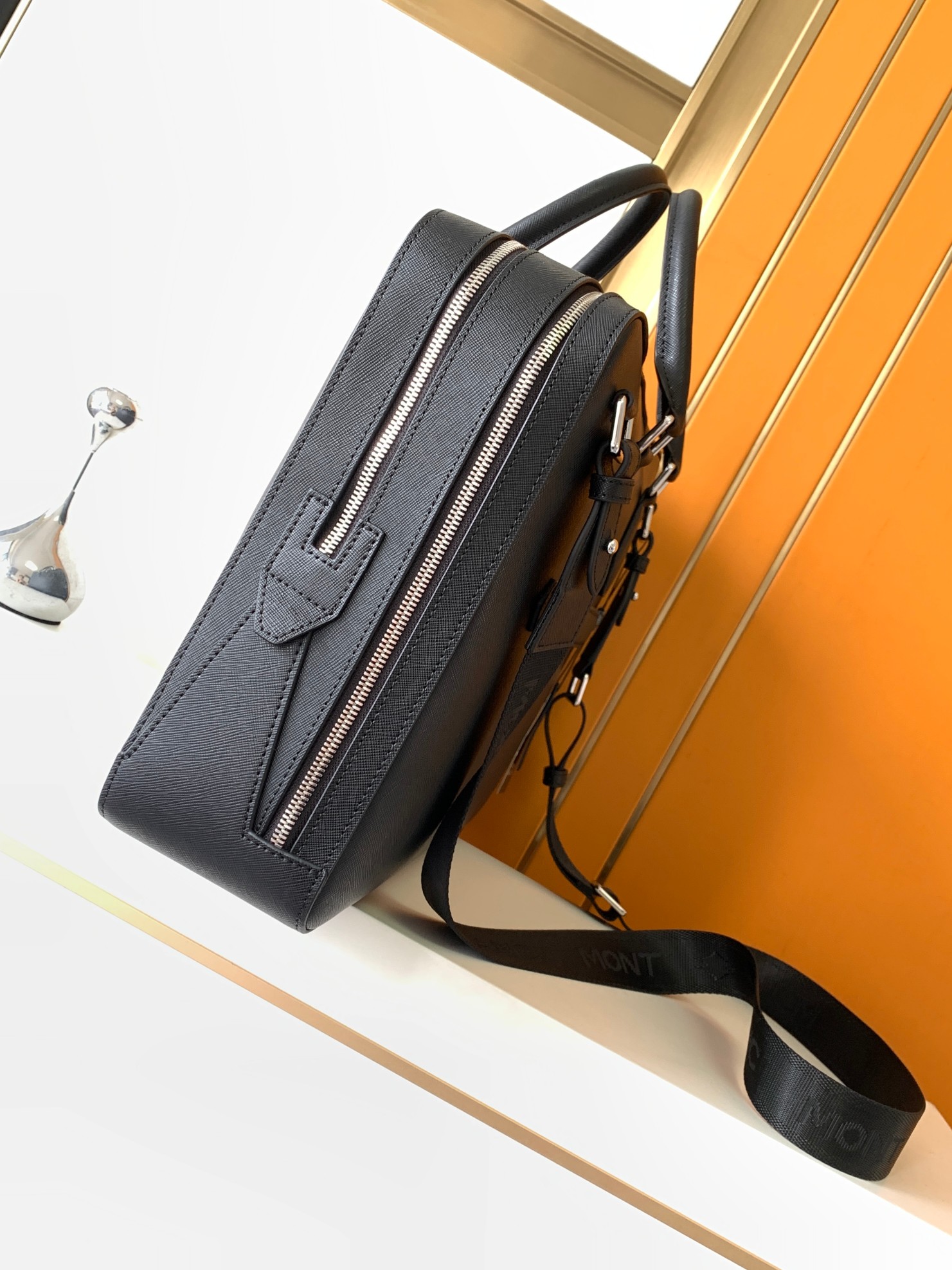 Luxury Men's Top-Handle Bags P - Leather Work Laptop Bag 评论和价格