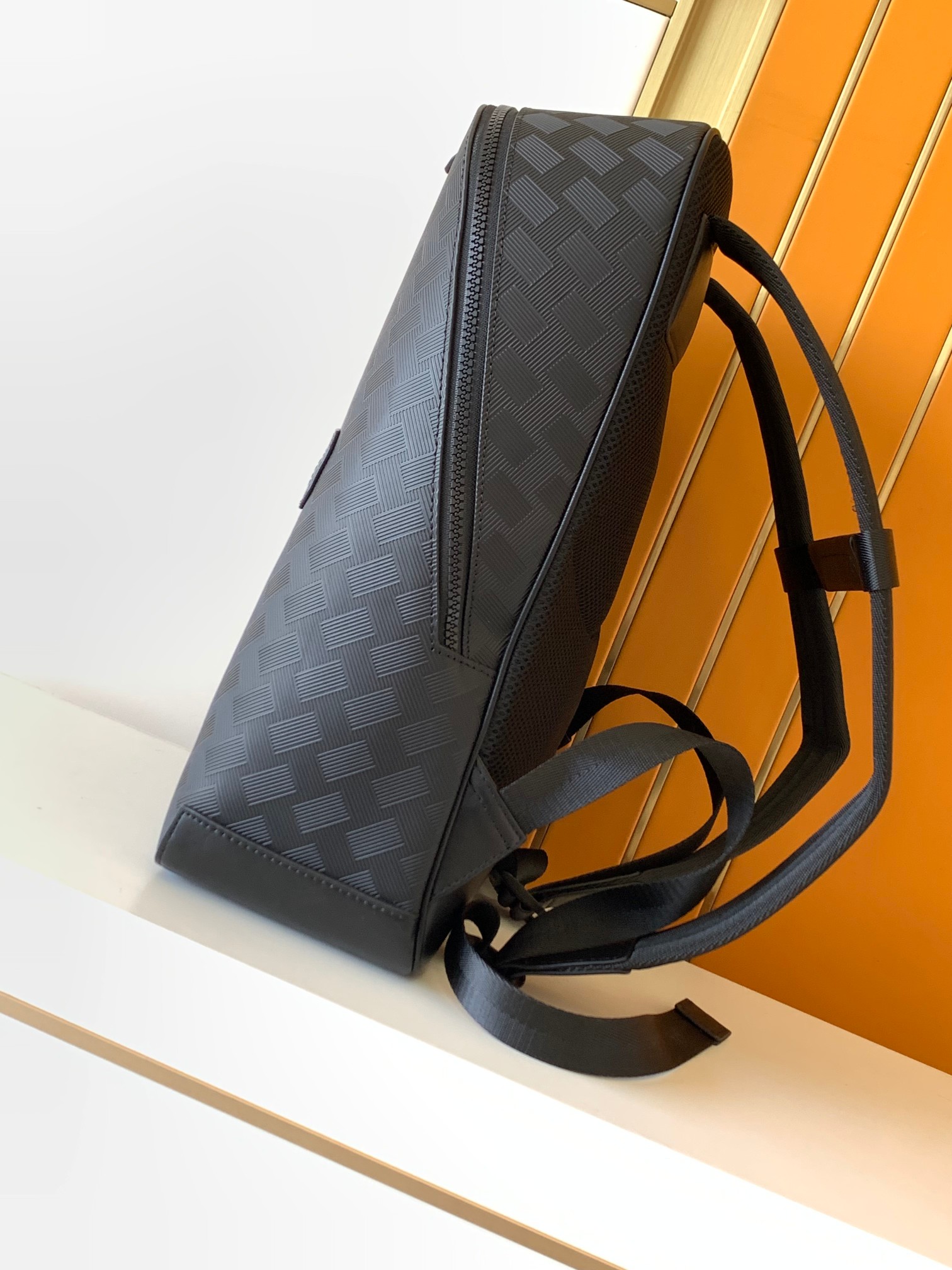 Minimalist Black Embossed Back - Leather Work Rucksack 评论和价格